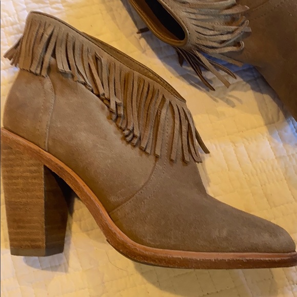 LIKE NEW JOIE fringe booties size 6 - Picture 4 of 10